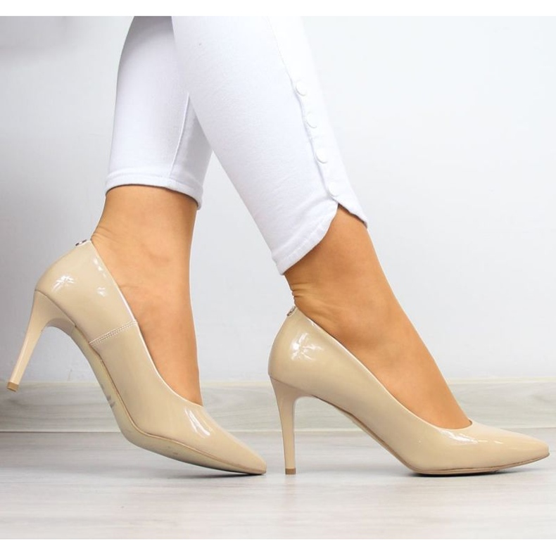 Décolleté su tacco a stiletto laccato beige W Juma 2