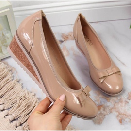 Décolleté con zeppa laccate beige W Vinceza 1