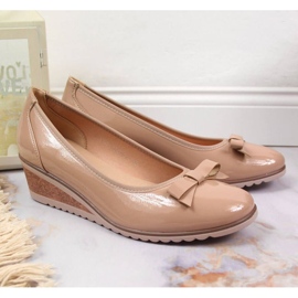 Décolleté con zeppa laccate beige W Vinceza 2