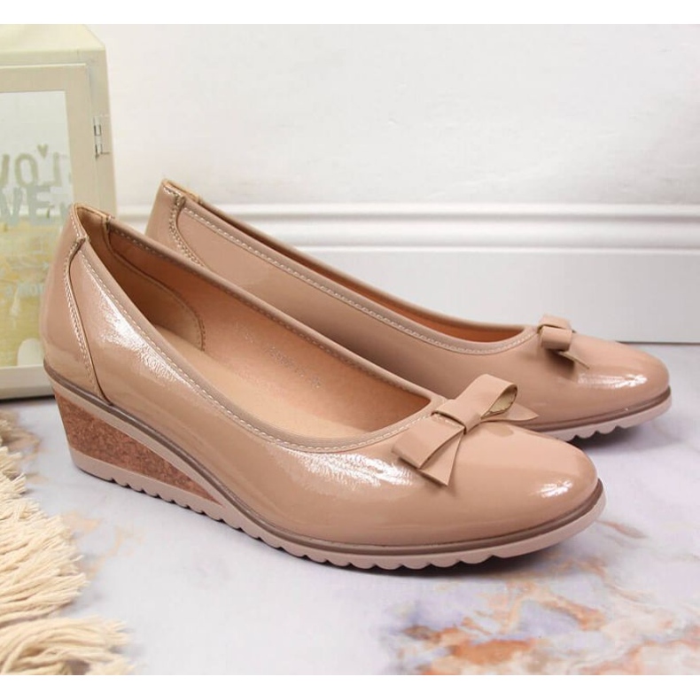 Décolleté con zeppa laccate beige W Vinceza 2