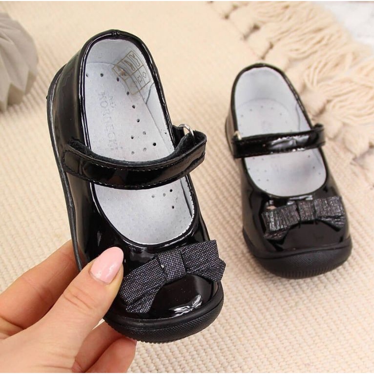 Ballerine da bambina verniciate velcro nere Jr Kornecki 6065 nero 1