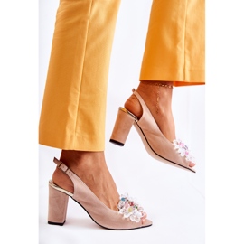 PA2 Sandali alla moda con décolleté in pelle scamosciata con decorazione Meriss beige 2