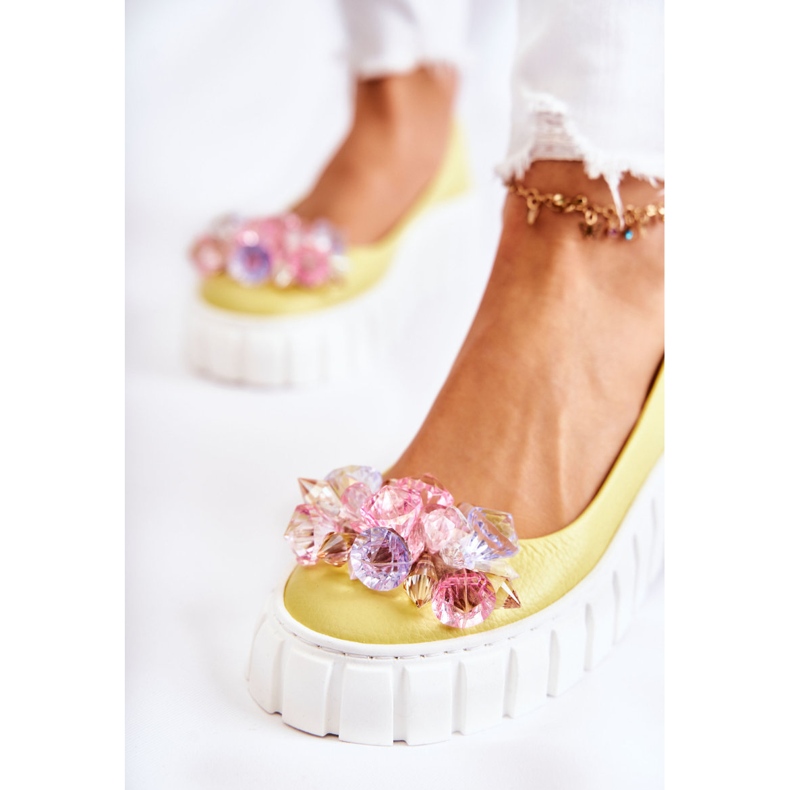 PA2 Ballerine In Pelle Su Una Piattaforma Con Una Decorazione Ladette Di Colore Giallo 2