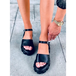 Sandali su una spessa suola Saint Black nero 1