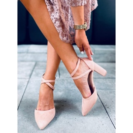 Pompe sul post di Lizzie Pink rosa 1