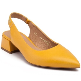 Marco Shoes Sandali in pelle gialla con jais decorativi giallo 1