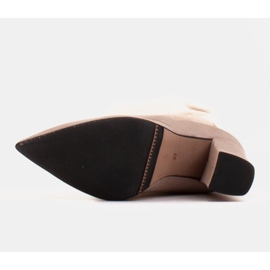 Marco Shoes Stivali beige alti e plissettati realizzati in pelle scamosciata naturale 1