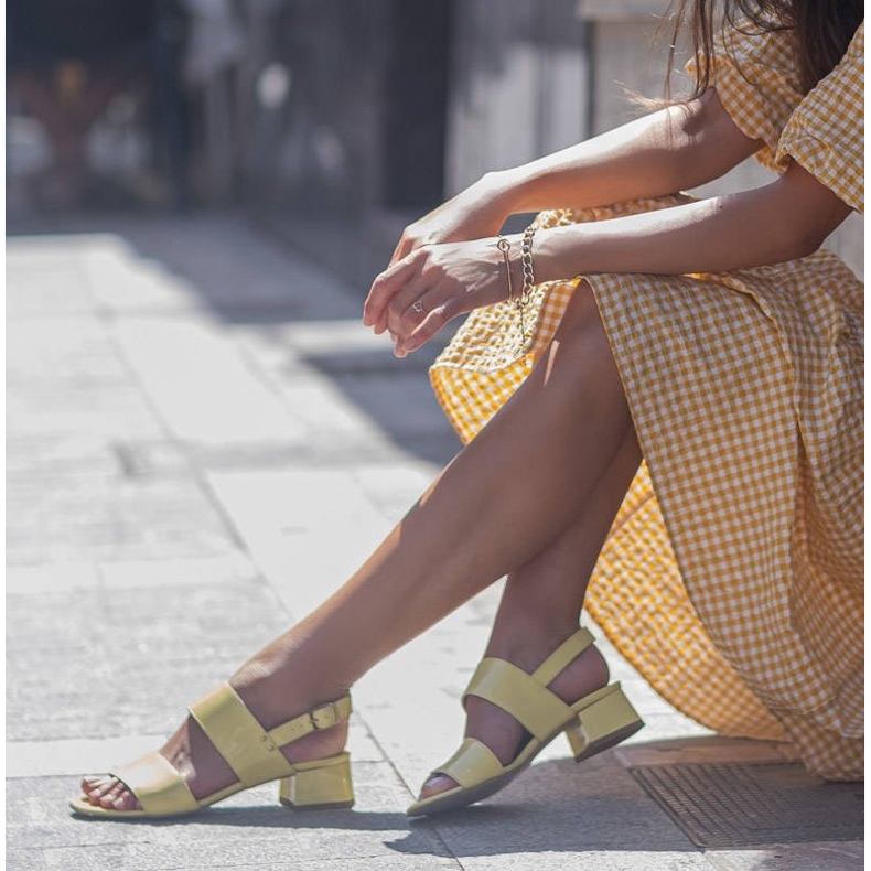 Marco Shoes Sandali Cinta con tacco rivestito in pelle giallo 1