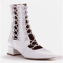 Marco Shoes Stivali intrecciati con cinturino bianco 1