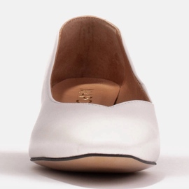 Marco Shoes Décolleté in pelle fiore bianca con scollo a V bianco 1