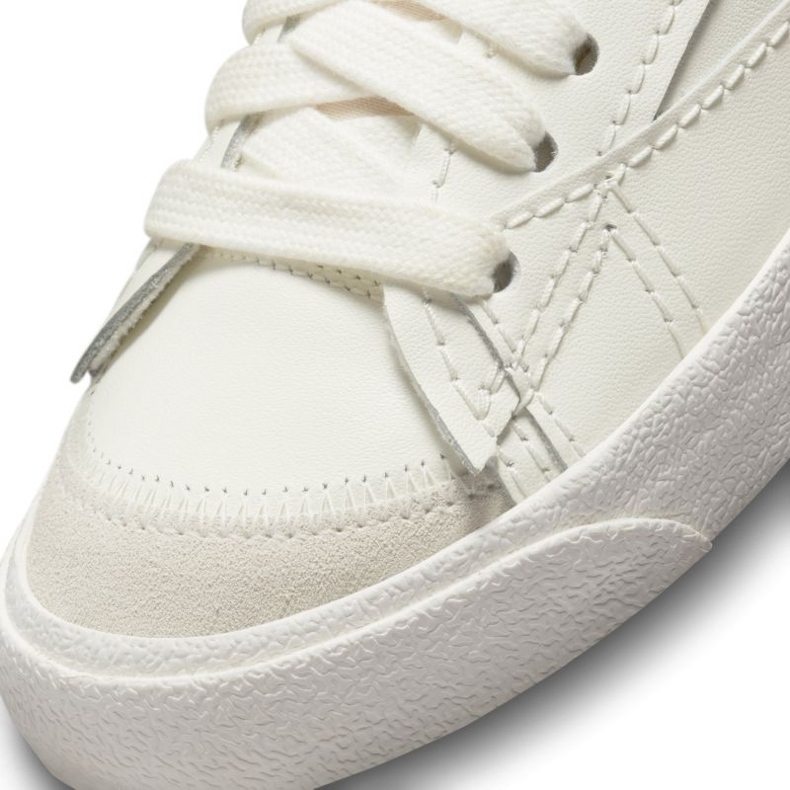 Scarpe Nike Blazer Low '77 Jumbo W DQ1470-103 bianco 1