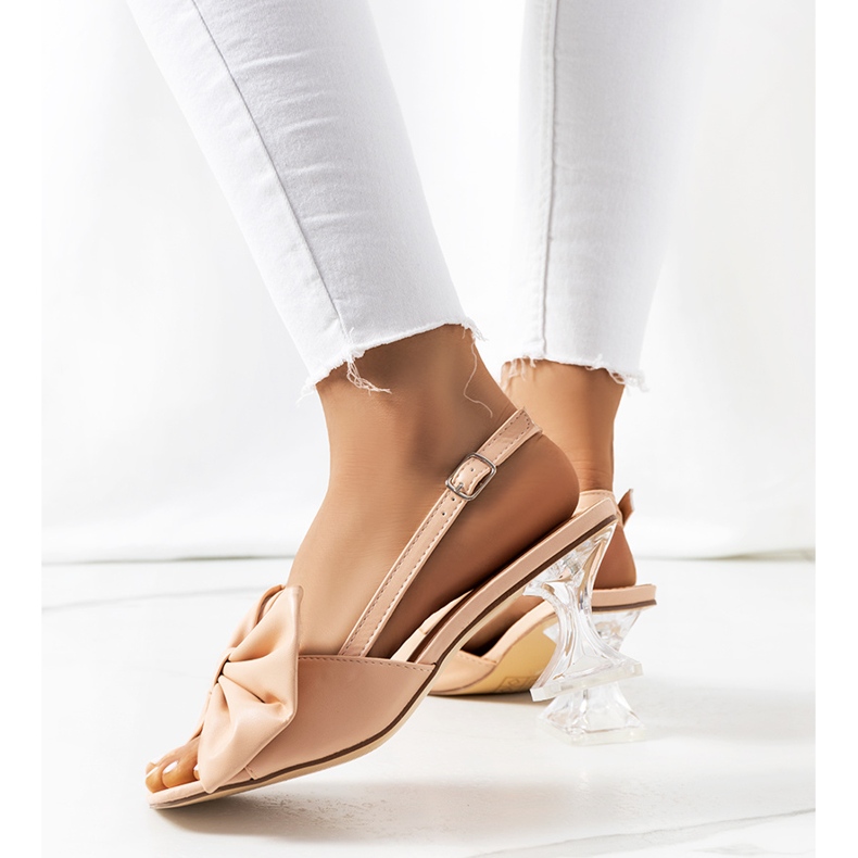 Sandali beige con tacco alto di Cirindell rosa 1
