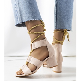 Sandali beige sul montante Saliba 1