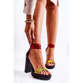Sandali Alla Moda Su Un Massiccio Bar Multikolor Elisen nero rosso giallo 2