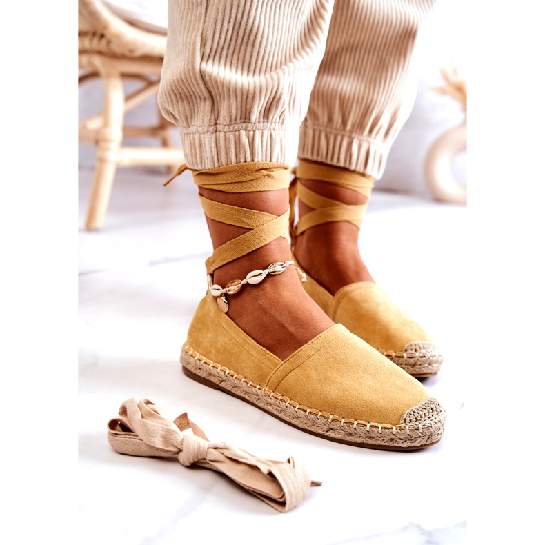 FB1 Espadrillas in camoscio giallo Ismanne allacciate 1