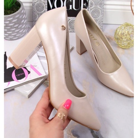 Décolleté sul pilastro beige perla Vinceza 1