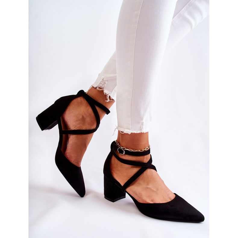 PG1 Pompe Alla Moda Su Un Crissa Nero Tacco Basso 2
