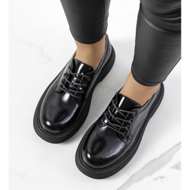 Stringate nere sulla piattaforma Henris nero 2