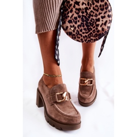 PL5 Scarpe eleganti Harmell beige scuro su un pilastro con un ornamento dorato marrone 1