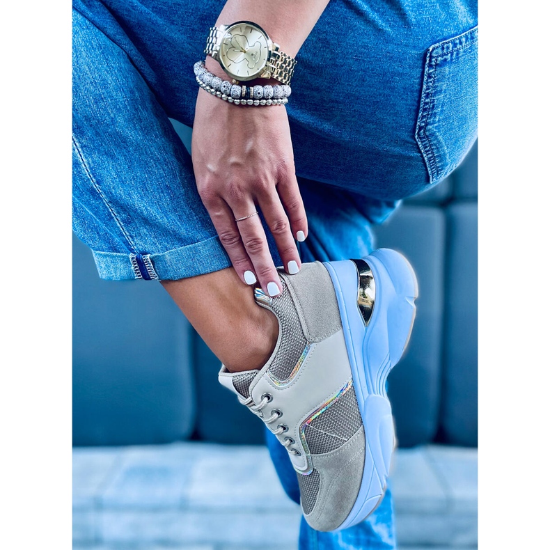 Scarpe sportive su una zeppa nascosta Toni Khaki verde 1