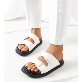 Ciabatte bianche sulla piattaforma Boonah bianco 2