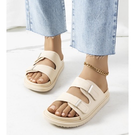 Ciabatte beige sulla piattaforma Boonah 1