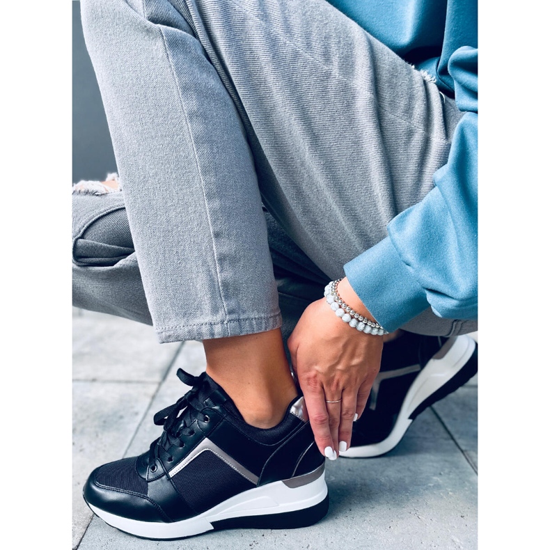 Wisto Sneakers nere con zeppa nero 1