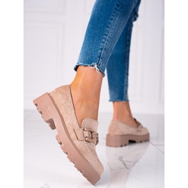 Scarpe in camoscio beige di Vinceza 1