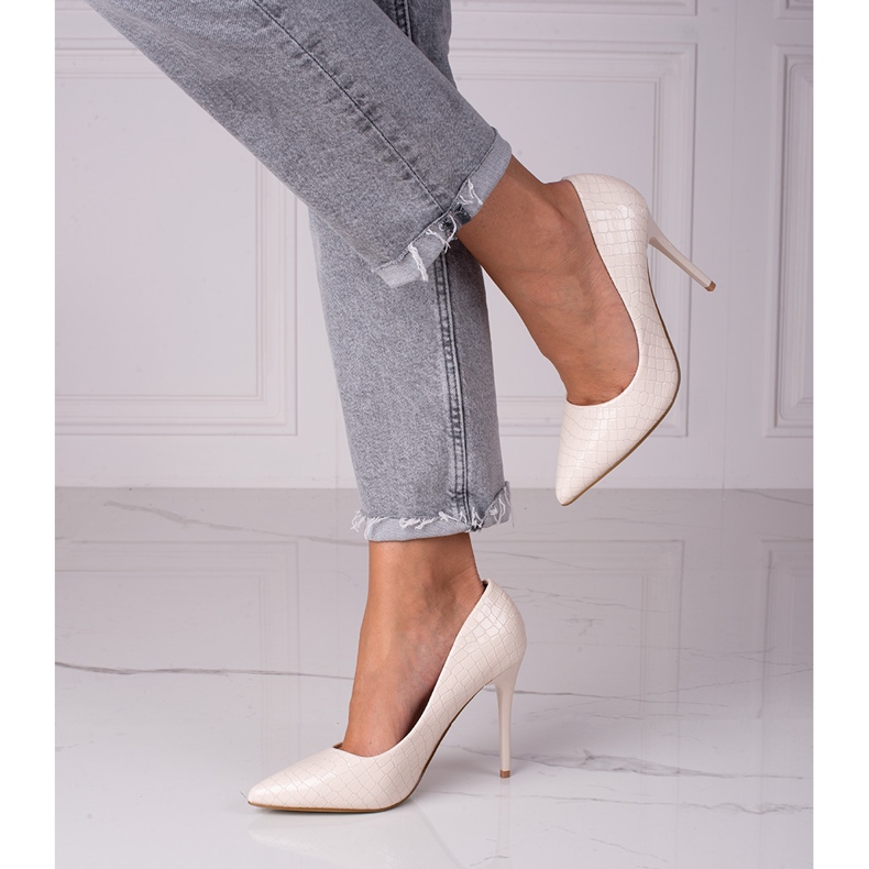 Goodin Pompe alla moda su un perno beige 1