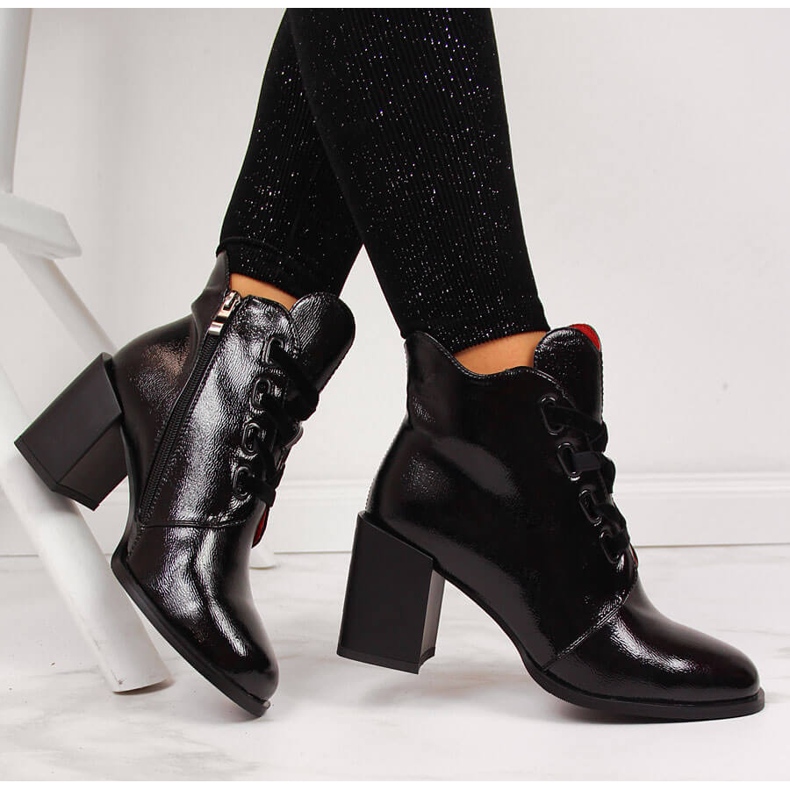 Stivale da donna laccato nero Filippo con tacco decorativo 1