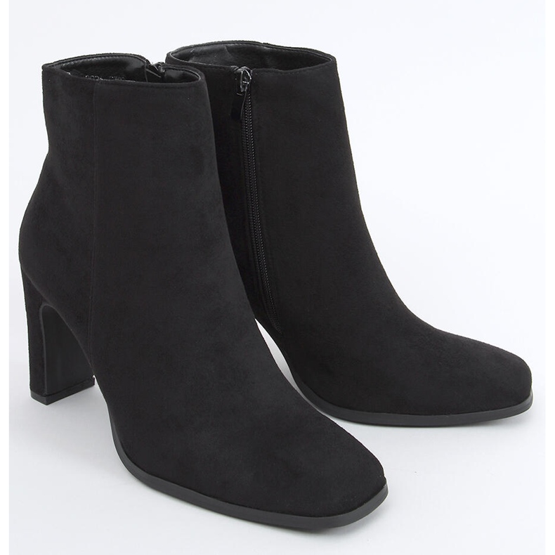 Tacchi alti Madison in camoscio nero 2