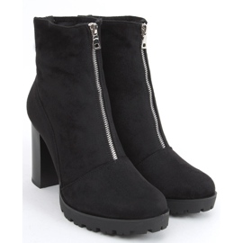 Andrea Nero tacchi alti 1