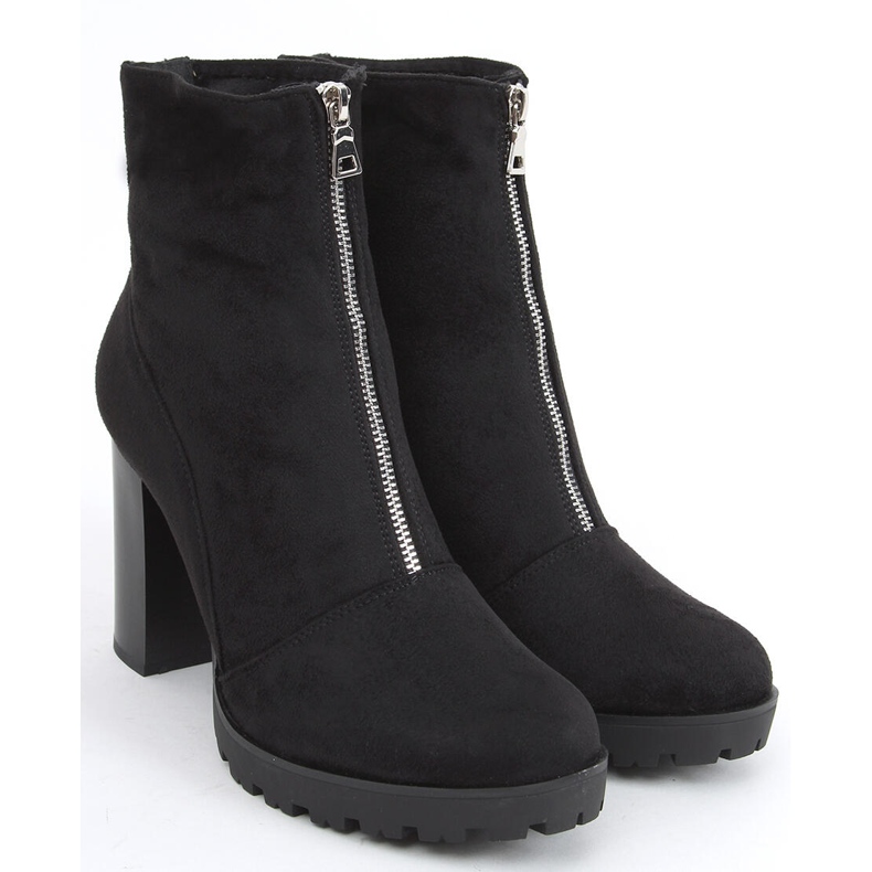 Andrea Nero tacchi alti 1