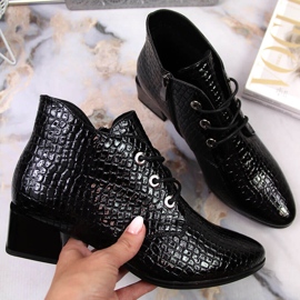 Stivaletti Vinceza da donna in pelle verniciata nera in pelle di serpente nero 1