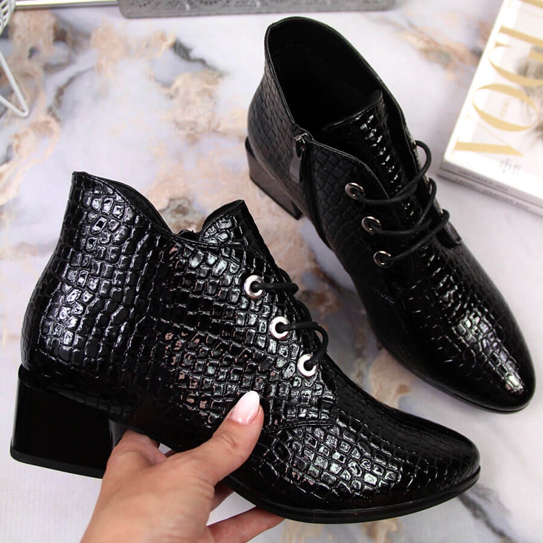 Stivaletti Vinceza da donna in pelle verniciata nera in pelle di serpente nero 1