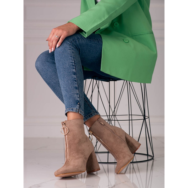 Stivali beige da donna sul palo Shelovet con cerniera dorata 2