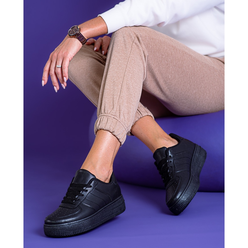 Scarpe sportive da donna nere sulla piattaforma Shelovet nero 1