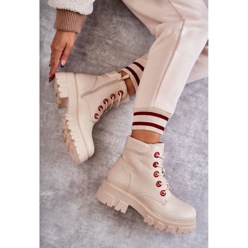 PG1 Stivali Di Pelle Lavoratori Su Beige Messa Cerniera 1