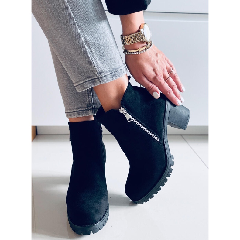 Stivaletti Sadie con tacco in camoscio nero 1