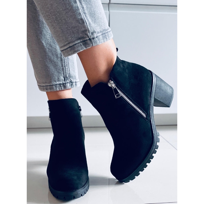 Stivaletti Sadie con tacco in camoscio nero 2