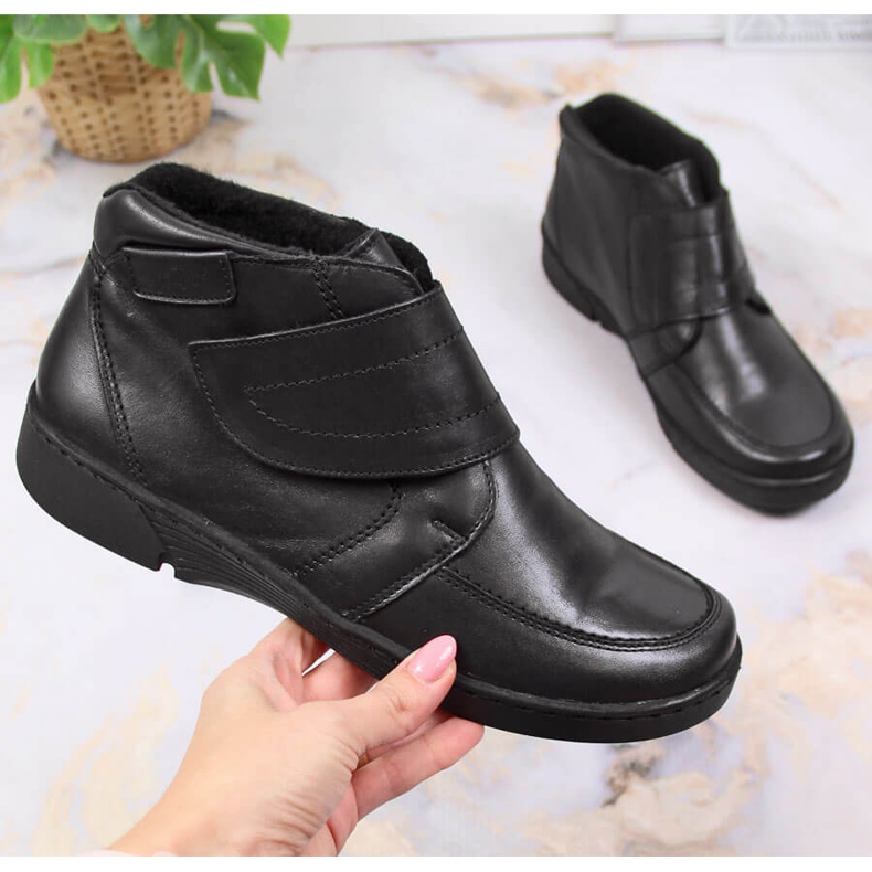 Stivali da donna in pelle con chiusura in velcro Łukbut 676 nero 1