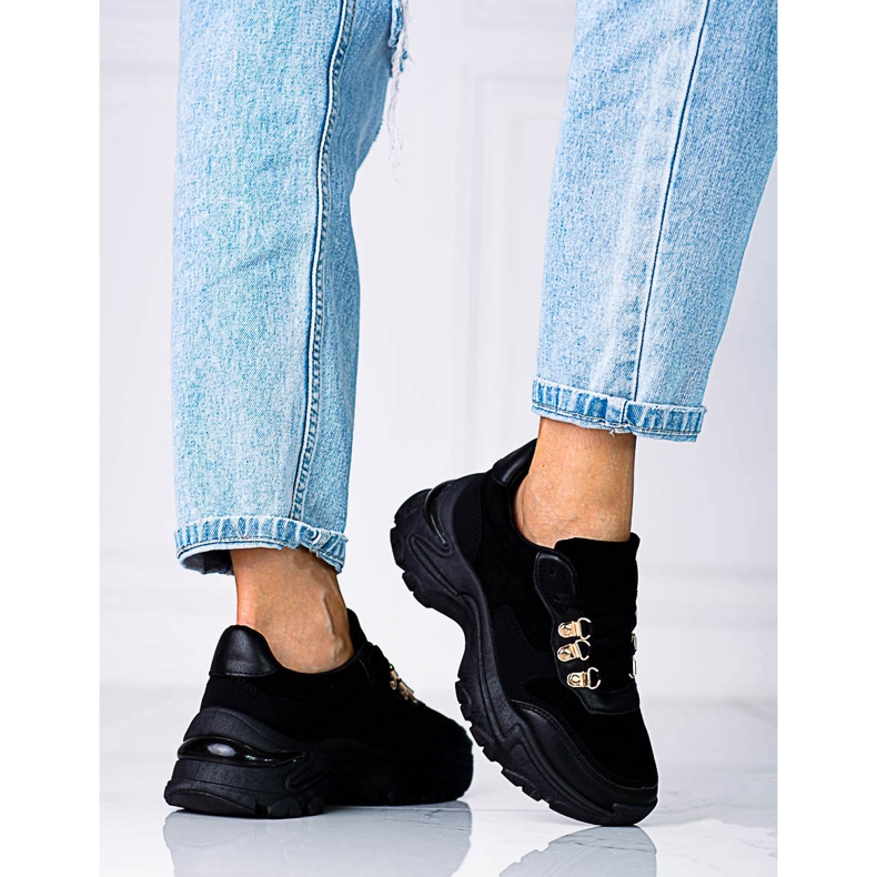 Sneakers da donna su una spessa suola nera Shelovet nero 1