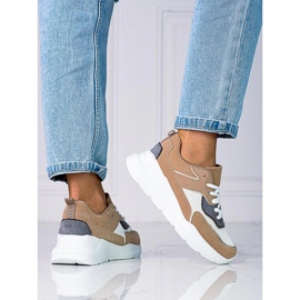 Comode sneakers da donna Shelovet su una spessa piattaforma beige marrone 1