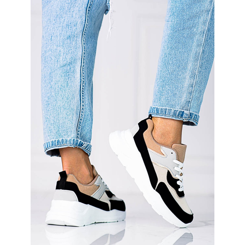 Comode sneakers da donna Shelovet su una spessa piattaforma nera e beige nero 1