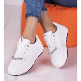 Sneakers bianche da donna su piattaforma con catena Shelovet bianco 1