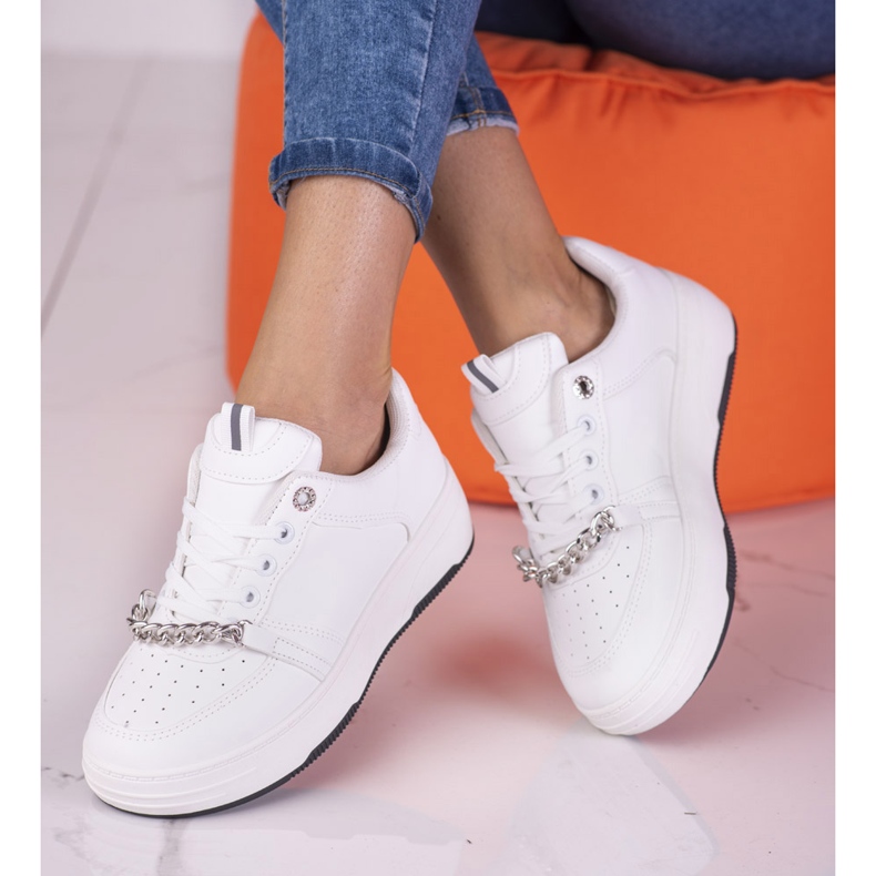 Sneakers bianche da donna su piattaforma con catena Shelovet bianca 1