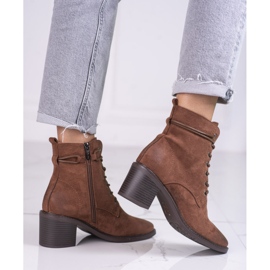Stivali marroni da donna con lacci Shelovet realizzati in suede ecologico marrone 1
