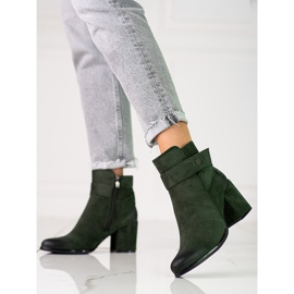 Stivali verdi da donna sul palo realizzati in suede ecologico Shelovet verde 1