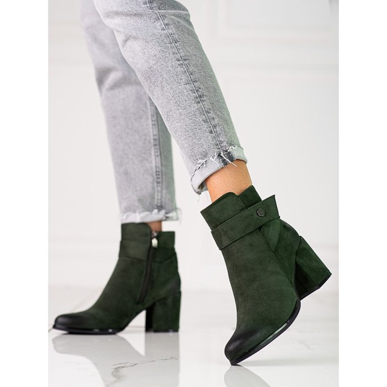 Stivali verdi da donna sul palo realizzati in suede ecologico Shelovet verde 1