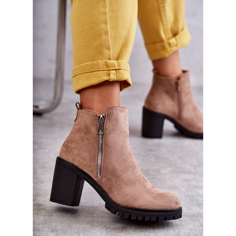 PG1 Stivali In Pelle Scamosciata Su Tacchi Alti Con Cerniera Beige Sevione 1